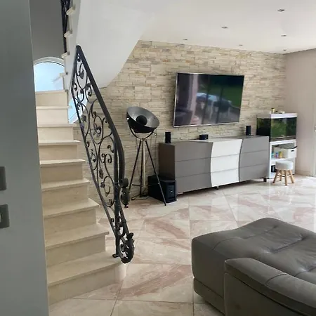 Cassidy Villa *